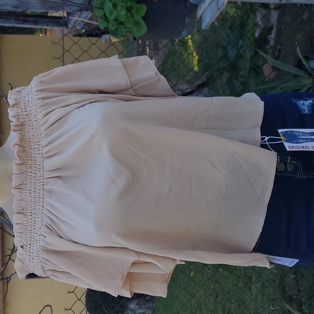 Light brown with half a sleeve